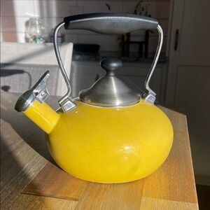 Chantal Whistling 2 Qt Yellow Tea Kettle